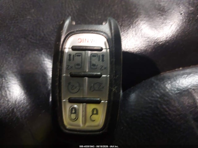 Продажа на аукционе авто 2017 Chrysler Pacifica Touring-l, vin: 2C4RC1BG5HR759310, номер лота: 45381943