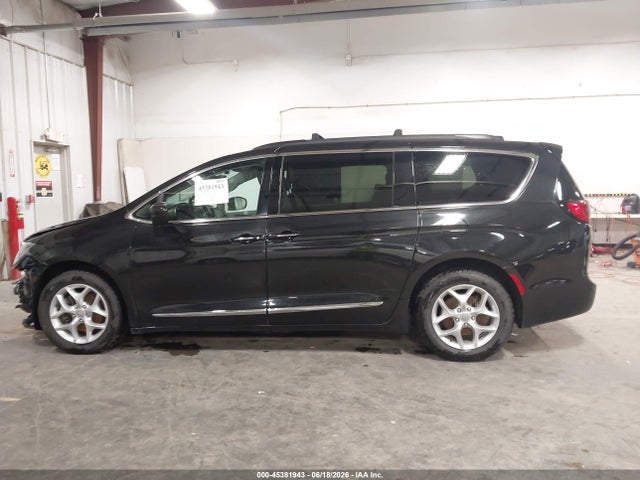 Продажа на аукционе авто 2017 Chrysler Pacifica Touring-l, vin: 2C4RC1BG5HR759310, номер лота: 45381943
