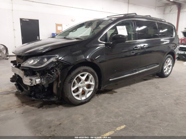 Продажа на аукционе авто 2017 Chrysler Pacifica Touring-l, vin: 2C4RC1BG5HR759310, номер лота: 45381943
