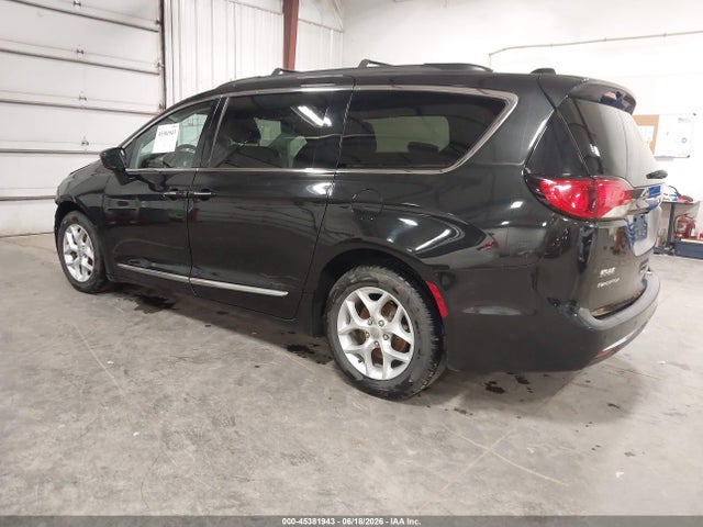 Продажа на аукционе авто 2017 Chrysler Pacifica Touring-l, vin: 2C4RC1BG5HR759310, номер лота: 45381943