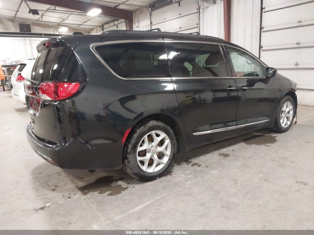 Продажа на аукционе авто 2017 Chrysler Pacifica Touring-l, vin: 2C4RC1BG5HR759310, номер лота: 45381943