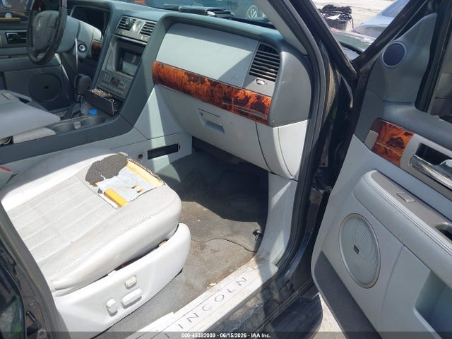 Продажа на аукционе авто 2004 Lincoln Navigator, vin: 5LMFU28R44LJ25948, номер лота: 45382009