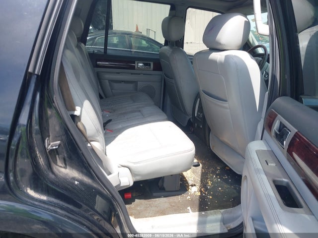 Продажа на аукционе авто 2004 Lincoln Navigator, vin: 5LMFU28R44LJ25948, номер лота: 45382009