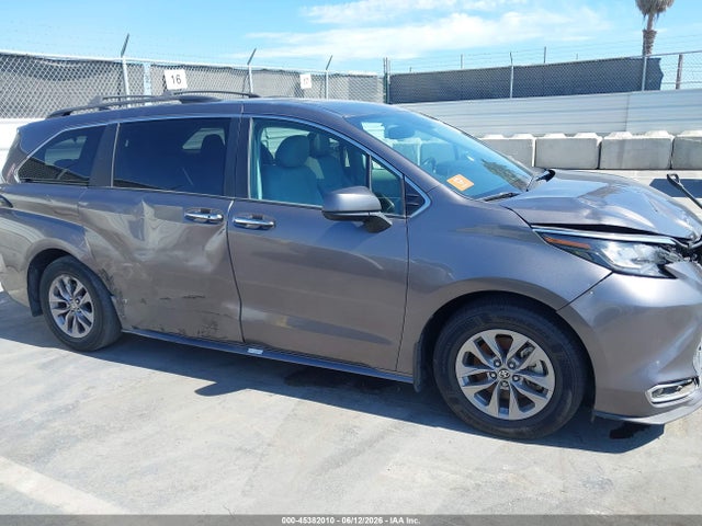 Toyota SIENNA XLE 2023 5TDYRKEC0PS143710 Image 13