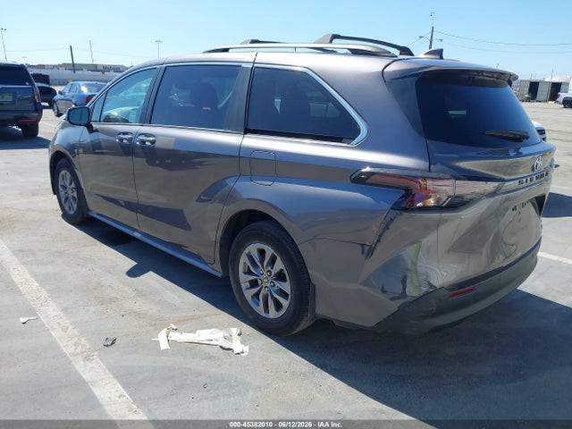Toyota SIENNA XLE 2023 5TDYRKEC0PS143710 Image 3