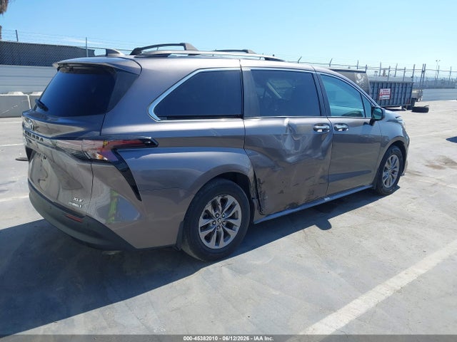 Toyota SIENNA XLE 2023 5TDYRKEC0PS143710 Image 4