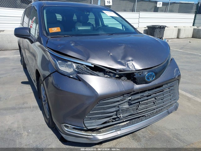 Toyota SIENNA XLE 2023 5TDYRKEC0PS143710 Image 6