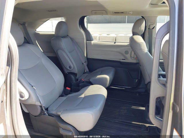 Toyota SIENNA XLE 2023 5TDYRKEC0PS143710 Image 8