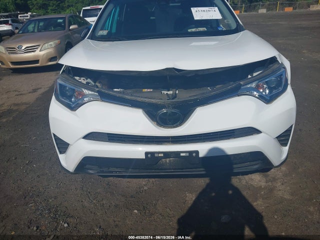 2018 Toyota Rav4 Le მანქანა იყიდება აუქციონზე, vin: JTMBFREV5JJ746164, აუქციონის ნომერი: 45382074