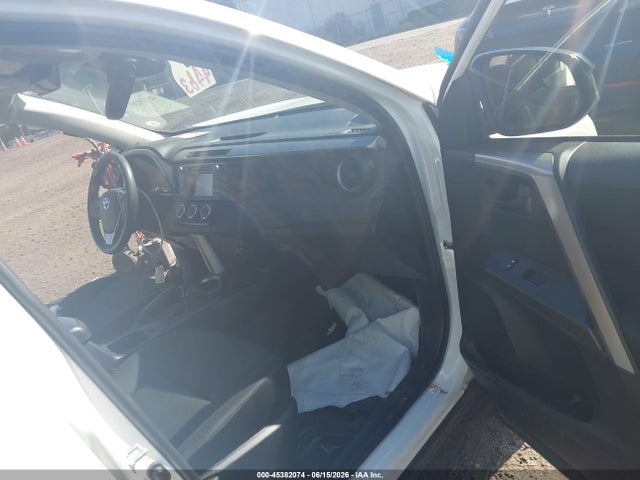 2018 Toyota Rav4 Le მანქანა იყიდება აუქციონზე, vin: JTMBFREV5JJ746164, აუქციონის ნომერი: 45382074