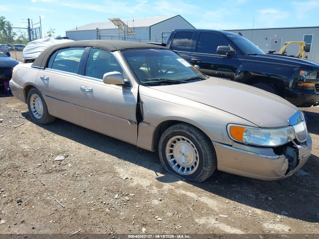 Aukcja sprzedaży 1998 Lincoln Town Car Signature, vin: 1LNFM82WXWY655996, numer aukcji: 45382137