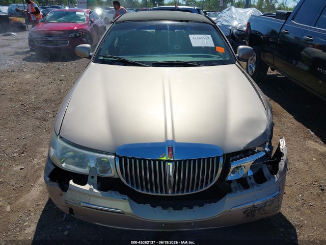 Aukcja sprzedaży 1998 Lincoln Town Car Signature, vin: 1LNFM82WXWY655996, numer aukcji: 45382137