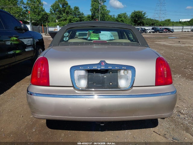 Aukcja sprzedaży 1998 Lincoln Town Car Signature, vin: 1LNFM82WXWY655996, numer aukcji: 45382137
