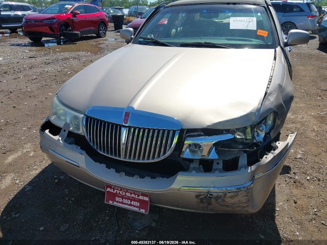 Продаж на аукціоні авто 1998 Lincoln Town Car Signature, vin: 1LNFM82WXWY655996, номер лоту: 45382137