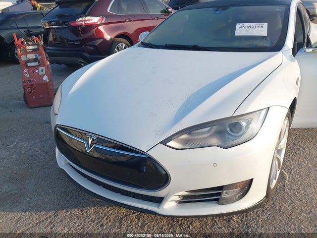 Tesla Model S P85 2014 5YJSA1H15EFP50883 Image 10