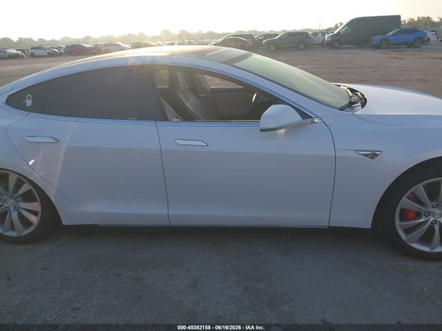 45382158 :رقم المزاد ، 5YJSA1H15EFP50883 vin ، 2014 Tesla Model S P85 مزاد بيع