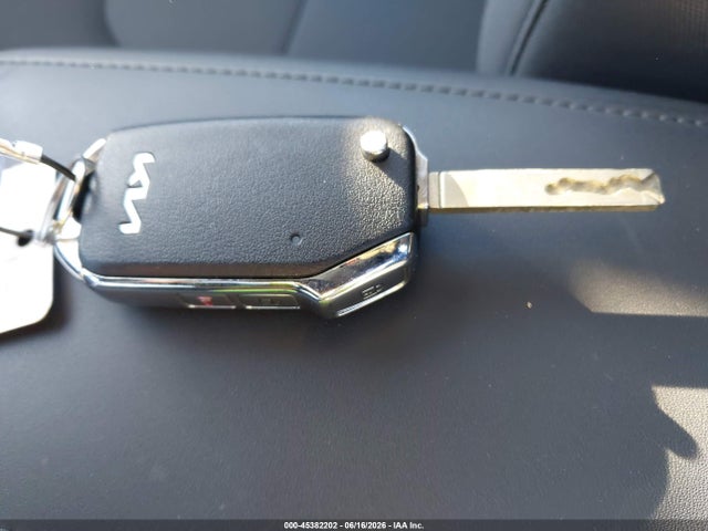 KNDCP3LE6S5287934 KIA NIRO LX