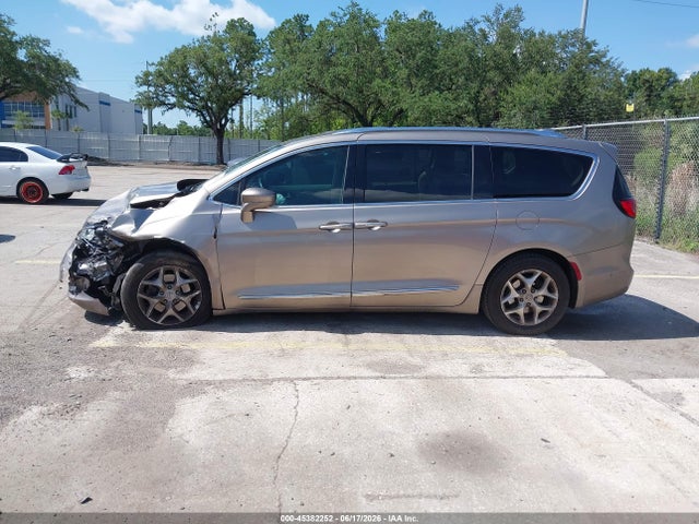 45382252 :رقم المزاد ، 2C4RC1EG3HR565046 vin ، 2017 Chrysler Pacifica Touring-l Plus مزاد بيع