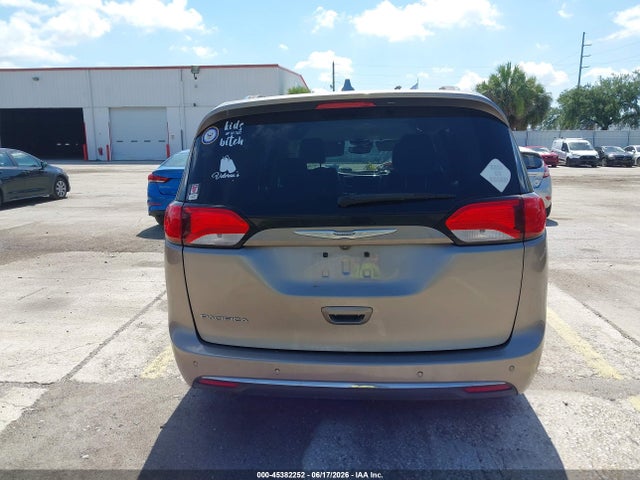 45382252 :رقم المزاد ، 2C4RC1EG3HR565046 vin ، 2017 Chrysler Pacifica Touring-l Plus مزاد بيع