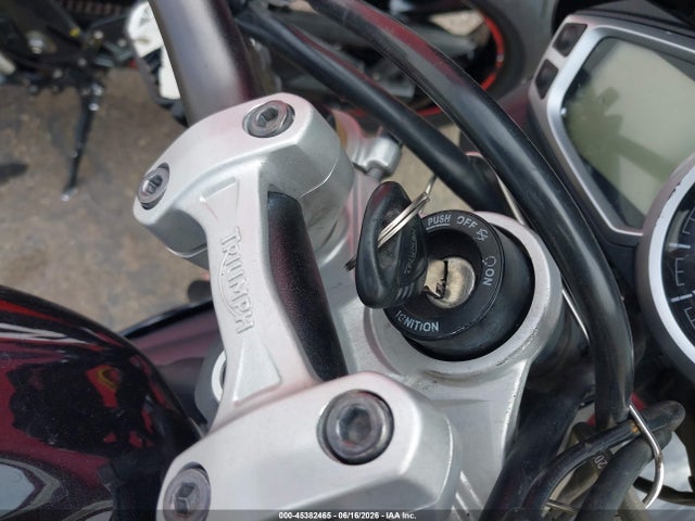 45382465 :رقم المزاد ، SMTL02NE3DT572358 vin ، 2013 Triumph Motorcycle Street Triple مزاد بيع