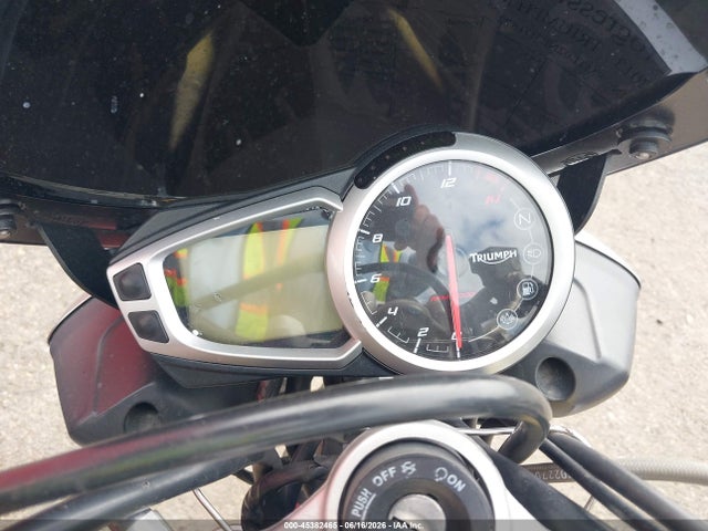 45382465 :رقم المزاد ، SMTL02NE3DT572358 vin ، 2013 Triumph Motorcycle Street Triple مزاد بيع