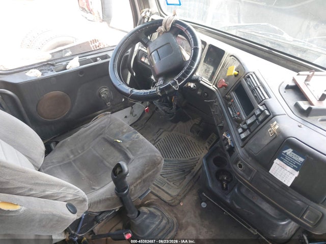 1999 Volvo Vn მანქანა იყიდება აუქციონზე, vin: 4VG7DDJH2XN775760, აუქციონის ნომერი: 45382487