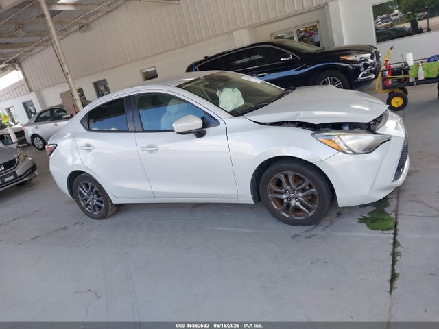 2019 Toyota Yaris Le მანქანა იყიდება აუქციონზე, vin: 3MYDLBYV0KY507995, აუქციონის ნომერი: 45382592