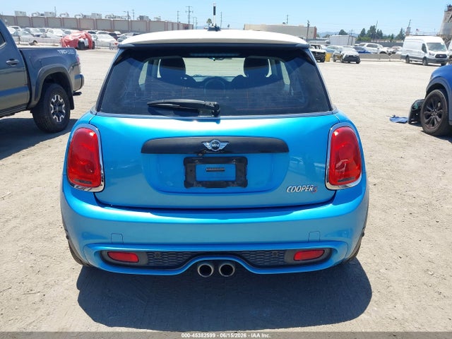 45382599 :رقم المزاد ، WMWXP7C56J2A46917 vin ، 2018 Mini Hardtop Cooper S مزاد بيع