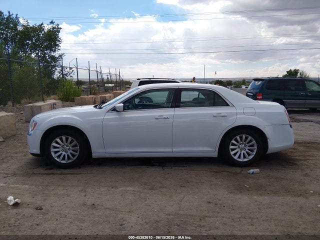 Chrysler 300 2014 2C3CCAAG1EH378972 Image 15
