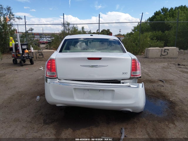 Chrysler 300 2014 2C3CCAAG1EH378972 Image 17