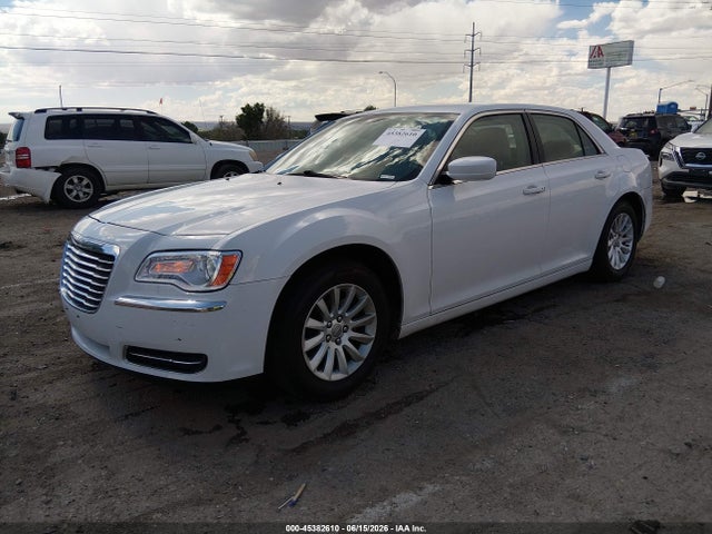 Chrysler 300 2014 2C3CCAAG1EH378972 Image 2