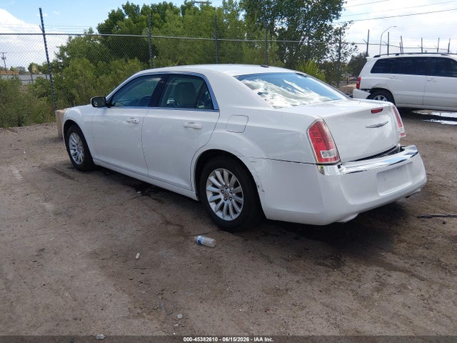 Chrysler 300 2014 2C3CCAAG1EH378972 Image 3