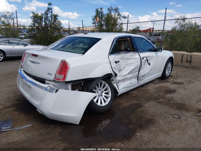 Chrysler 300 2014 2C3CCAAG1EH378972 Image 4