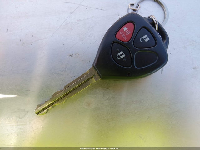 VNKKTUD38HA082987 Toyota YARIS LE