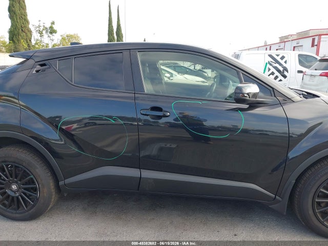 JTNKHMBX5M1117409 Toyota C-HR LE