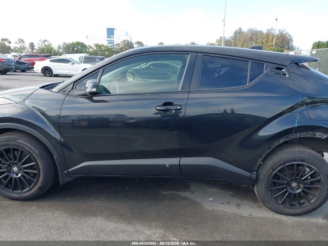 JTNKHMBX5M1117409 Toyota C-HR LE