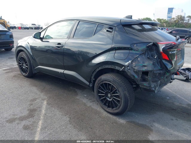 JTNKHMBX5M1117409 Toyota C-HR LE