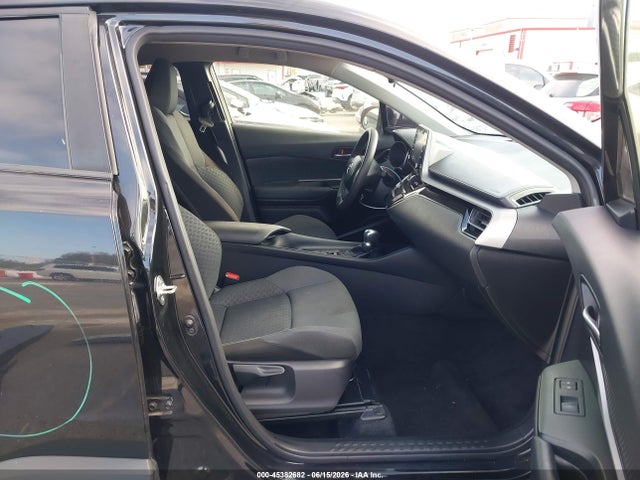 JTNKHMBX5M1117409 Toyota C-HR LE