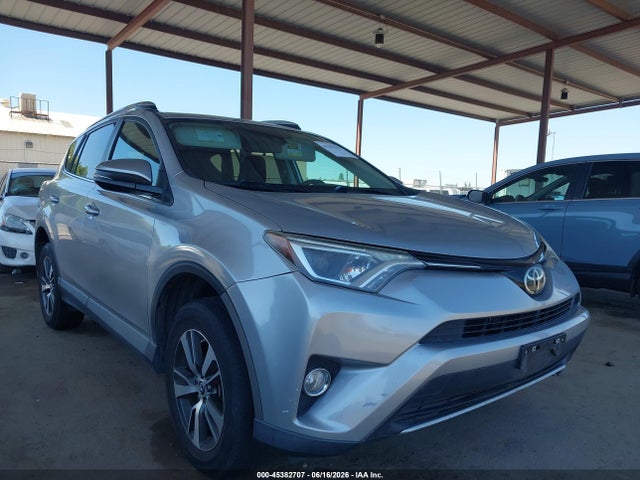 Toyota Rav4 Xle 2018 2T3WFREV0JW439052 Image 1