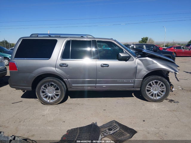 5LMJJ2J5XEEL04866 Lincoln Navigator