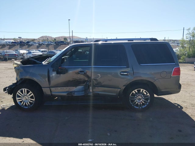 5LMJJ2J5XEEL04866 Lincoln Navigator