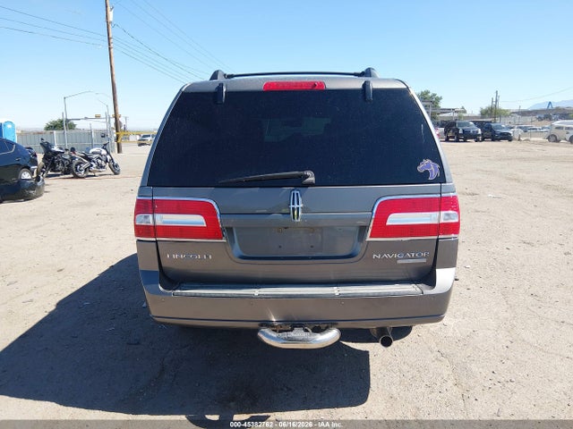 5LMJJ2J5XEEL04866 Lincoln Navigator