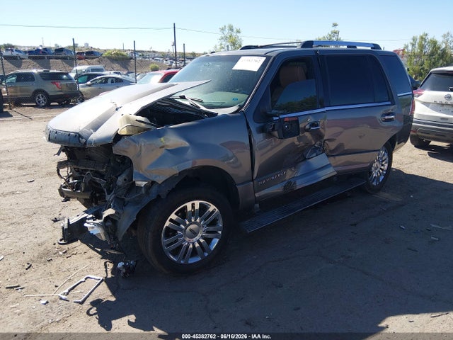 5LMJJ2J5XEEL04866 Lincoln Navigator