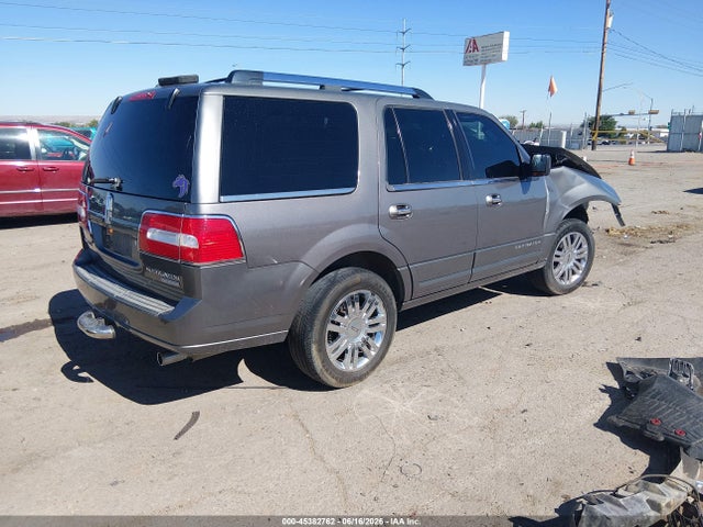 5LMJJ2J5XEEL04866 Lincoln Navigator