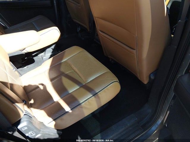 5LMJJ2J5XEEL04866 Lincoln Navigator
