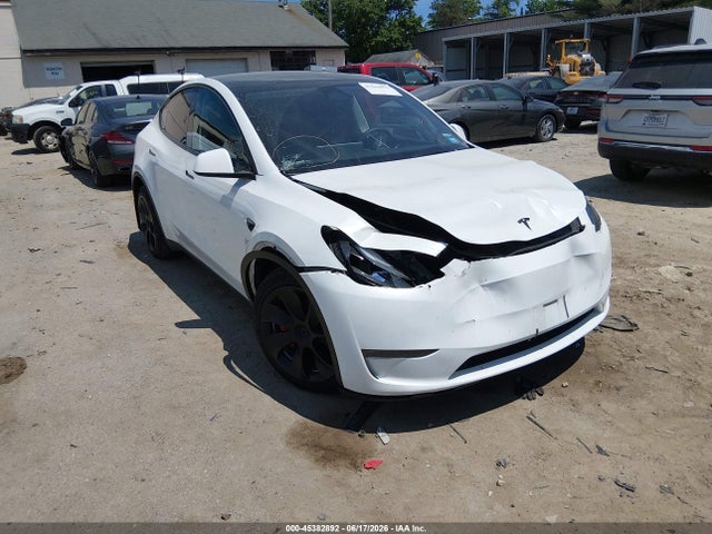 Tesla Model Y Long Range Dual Motor All-wheel Drive 2024 7SAYGDEE2RA228414 main image