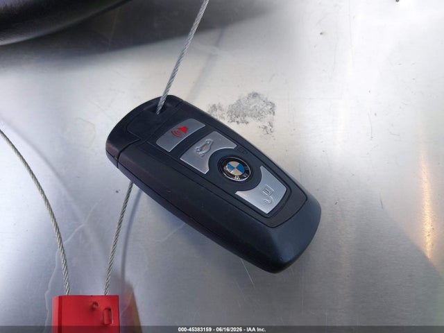 WBA8E1G57GNU11594 BMW 320i