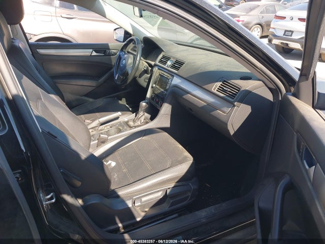 2015 Volkswagen Passat 1.8t Limited Edition მანქანა იყიდება აუქციონზე, vin: 1VWAT7A38FC106813, აუქციონის ნომერი: 45383257