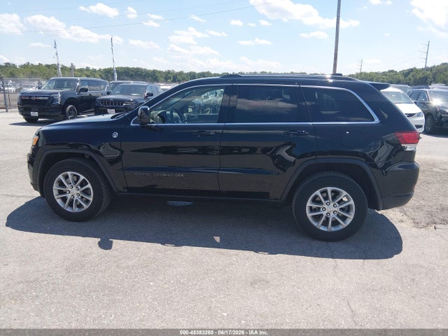 1C4RJFAG2MC793647 Jeep Grand Cherokee Laredo E 4x4