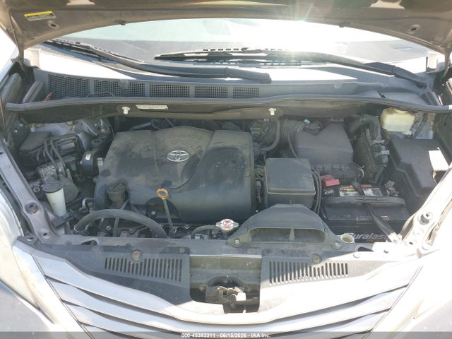 5TDYZ3DC0HS838293 Toyota Sienna Xle 8 Passenger